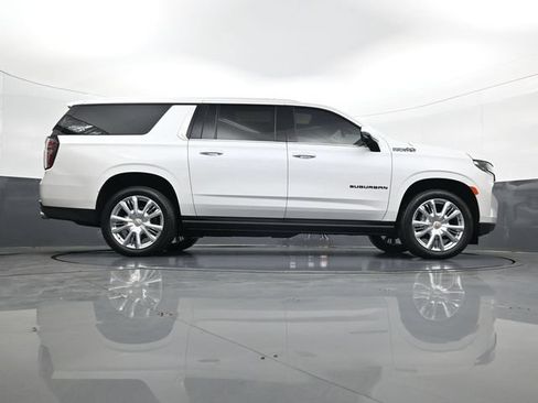 Used 2024 Chevrolet Suburban High Country AWD/4WD image 25