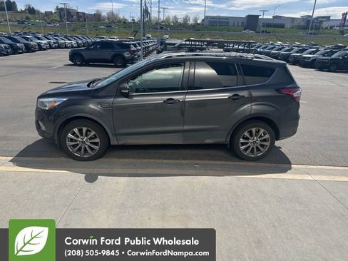 Used 2018 Ford Escape Titanium image 2