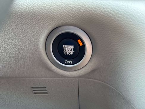 Used 2017 Chrysler Pacifica LX FWD image 25