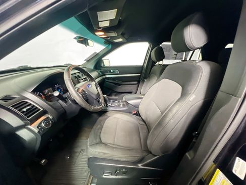 Used 2016 Ford Explorer XLT image 14
