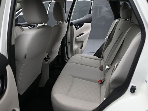 Used 2018 Nissan Rogue Sport SV image 16