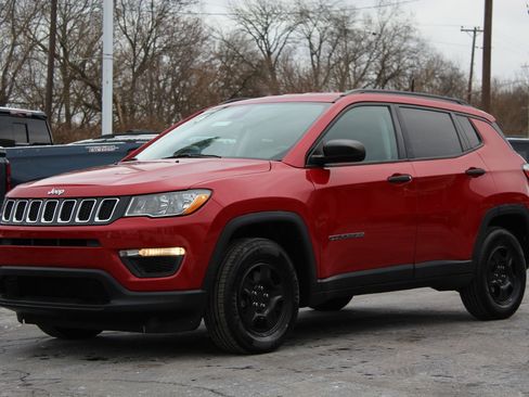 Used 2018 Jeep Compass Sport image 3
