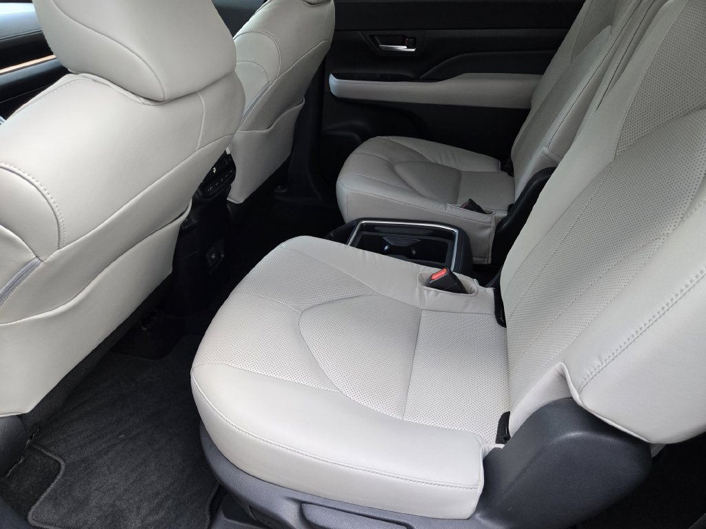 Used 2024 Toyota Grand Highlander AWD image 23