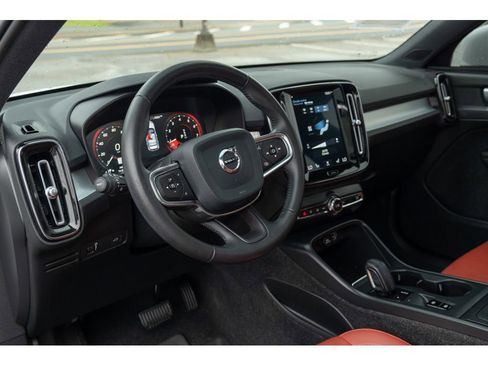 Used 2019 Volvo XC40 T5 Momentum AWD/4WD image 11