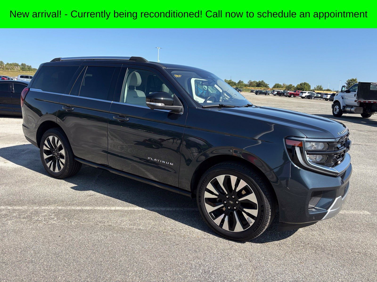 Used 2025 Ford Expedition Platinum w/ Driver's Package AWD/4WD image 2
