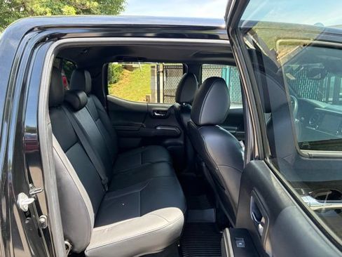 Used 2022 Toyota Tacoma Limited AWD/4WD image 32