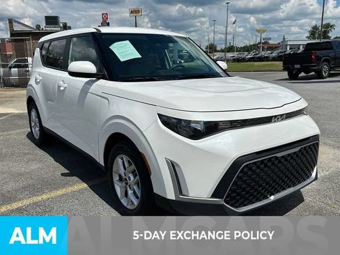 Used 2025 Kia Soul LX w/ LX Technology Package FWD image 3