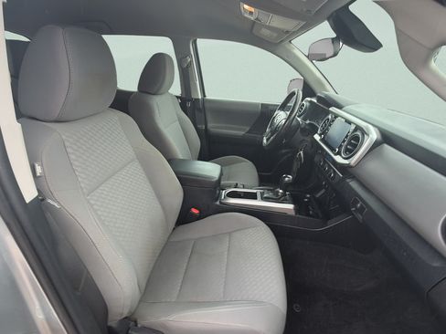 Used 2022 Toyota Tacoma SR5 RWD image 10