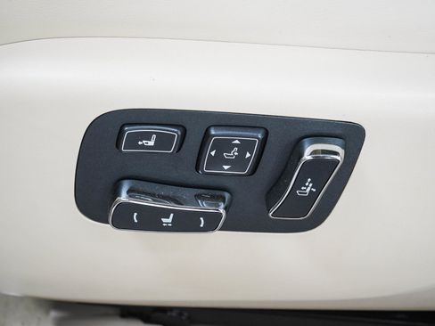Used 2015 Lexus LS 460 w/ Comfort Package RWD image 22