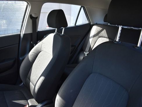 Used 2022 Hyundai Venue SE image 10