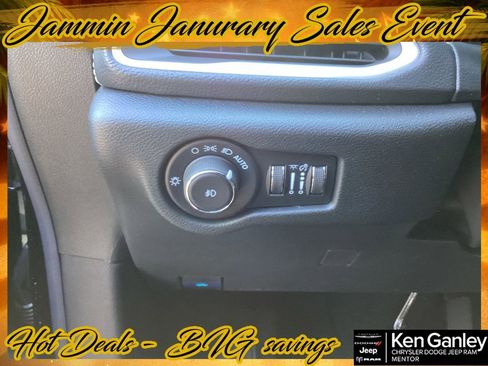 New 2026 Chrysler Pacifica Select image 9