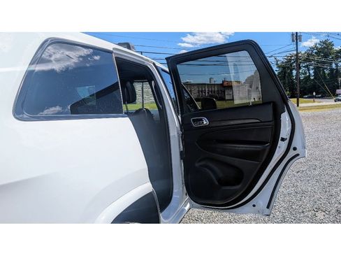 Used 2019 Jeep Grand Cherokee Altitude image 12