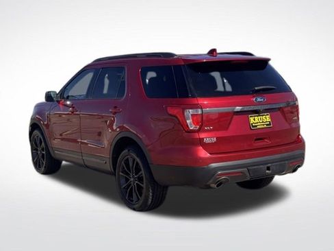 Used 2017 Ford Explorer XLT w/ Equipment Group 202A AWD/4WD image 39