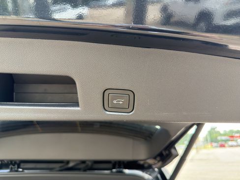 Used 2025 Chevrolet Traverse LT FWD image 14