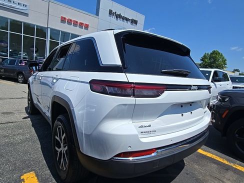 Certified 2025 Jeep Grand Cherokee Limited AWD/4WD image 13