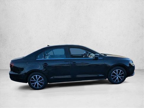 Used 2018 Volkswagen Jetta SE image 4
