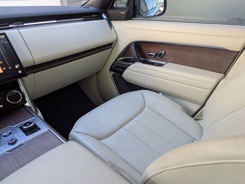 Certified 2023 Land Rover Range Rover SE image 18