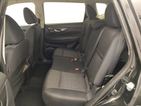 Used 2019 Nissan Rogue SV image 18