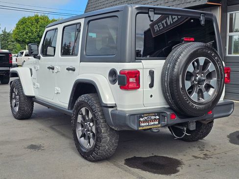 Used 2018 Jeep Wrangler Unlimited Sahara w/ Uconnect 4C Nav & Sound Group AWD/4WD image 3