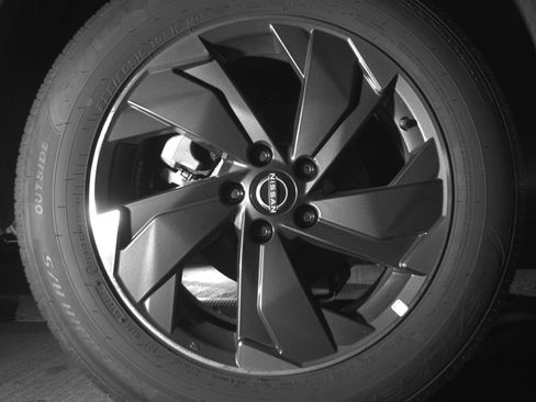 Used 2025 Nissan Rogue SV FWD image 15