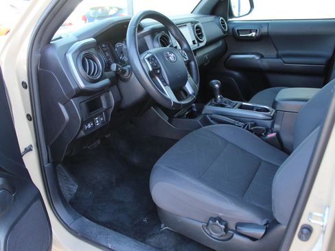 Used 2019 Toyota Tacoma TRD Off-Road RWD image 12