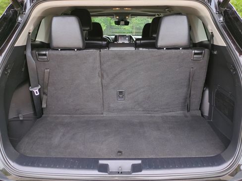 Used 2022 Toyota Highlander XLE FWD image 13