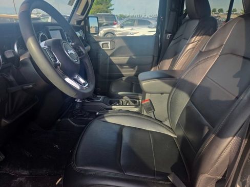 Used 2023 Jeep Wrangler Unlimited Sahara AWD/4WD image 2