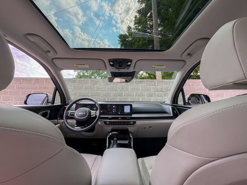 Used 2025 Kia Sorento EX w/ Panoramic Sunroof Package FWD image 2