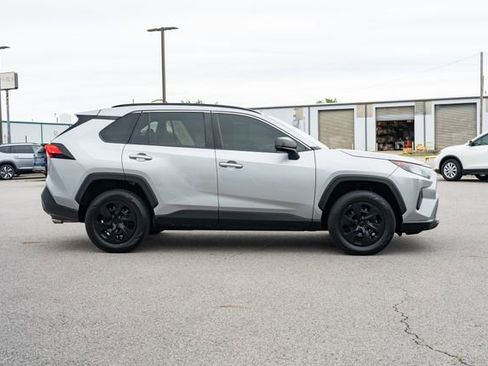 Used 2020 Toyota RAV4 LE FWD image 7