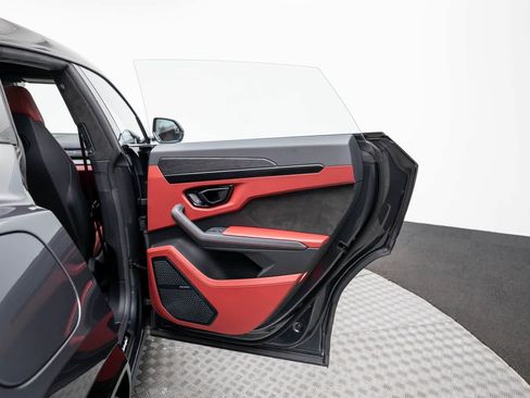 Used 2023 Lamborghini Urus S image 48