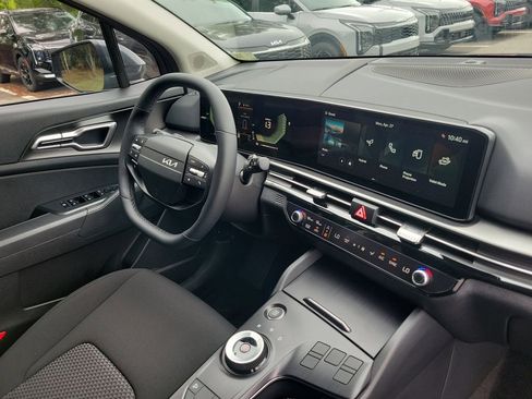New 2026 Kia Sportage LX FWD image 8