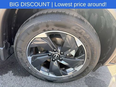 Used 2024 Nissan Rogue SV w/ SV Premium Package AWD/4WD image 5