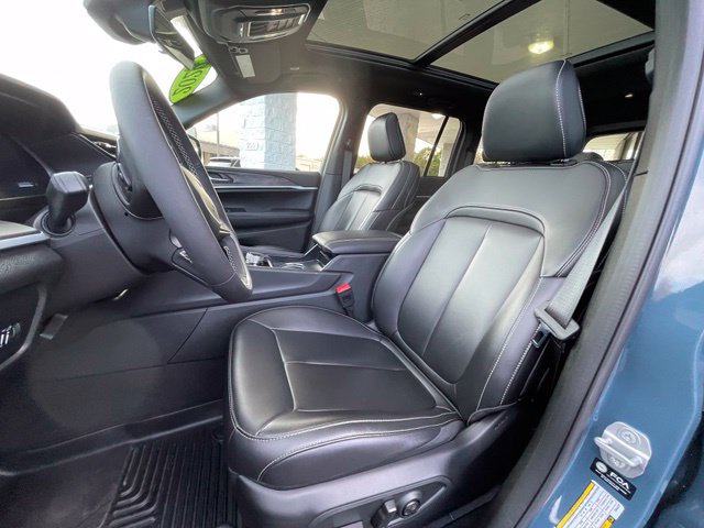 Used 2026 Jeep Grand Cherokee Limited AWD/4WD image 12