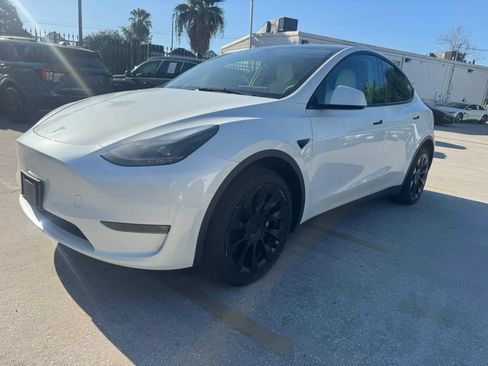 Used 2023 Tesla Model Y Long Range AWD/4WD image 3