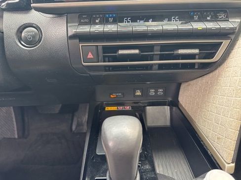 Used 2025 Toyota Camry XLE w/ Premium Plus Package image 32