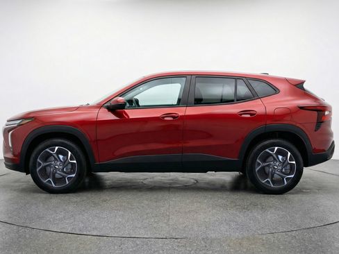 Used 2025 Chevrolet Trax LT FWD image 5