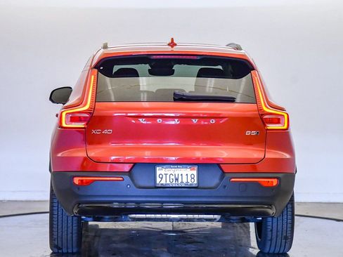 Certified 2025 Volvo XC40 B5 Ultra w/ Climate Package AWD/4WD image 3