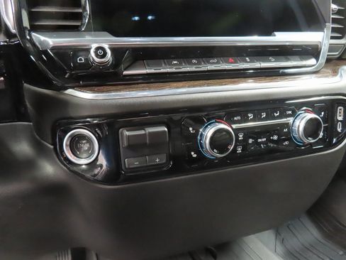 Used 2025 GMC Sierra 1500 SLE image 51