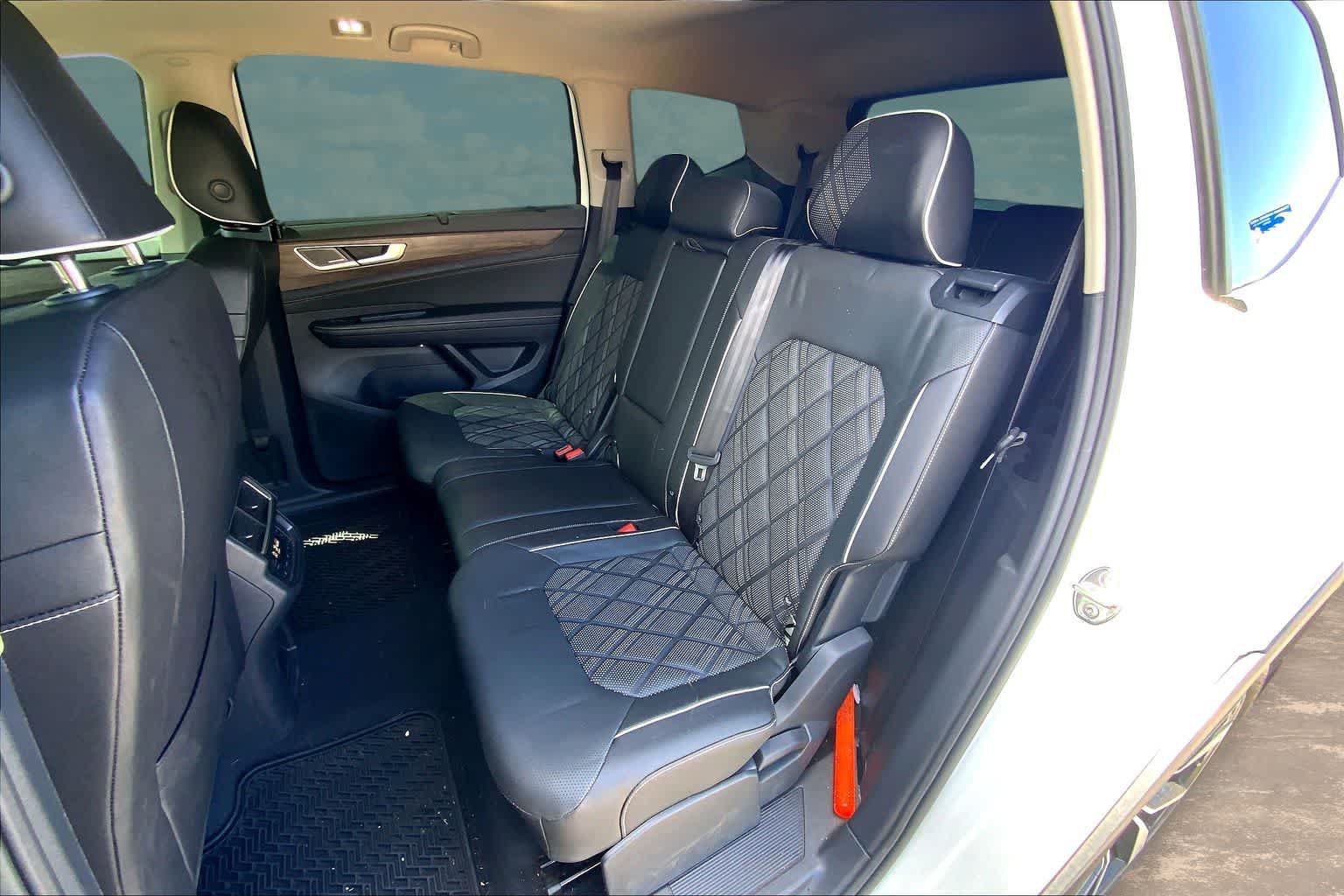 Used 2025 Volkswagen Atlas SEL Premium R-Line AWD/4WD image 29