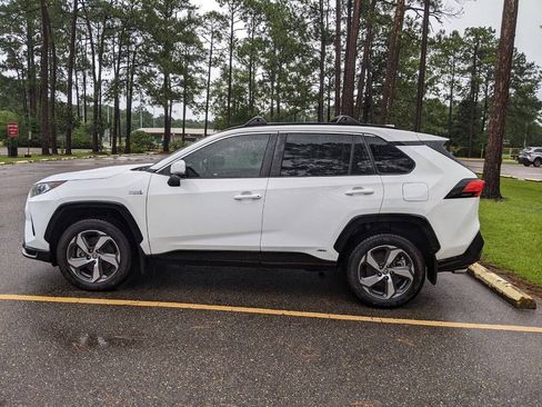 Used 2021 Toyota RAV4 SE w/ Weather & Moonroof Package AWD/4WD image 4
