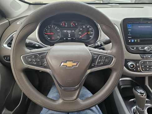 Used 2020 Chevrolet Malibu LT FWD image 31