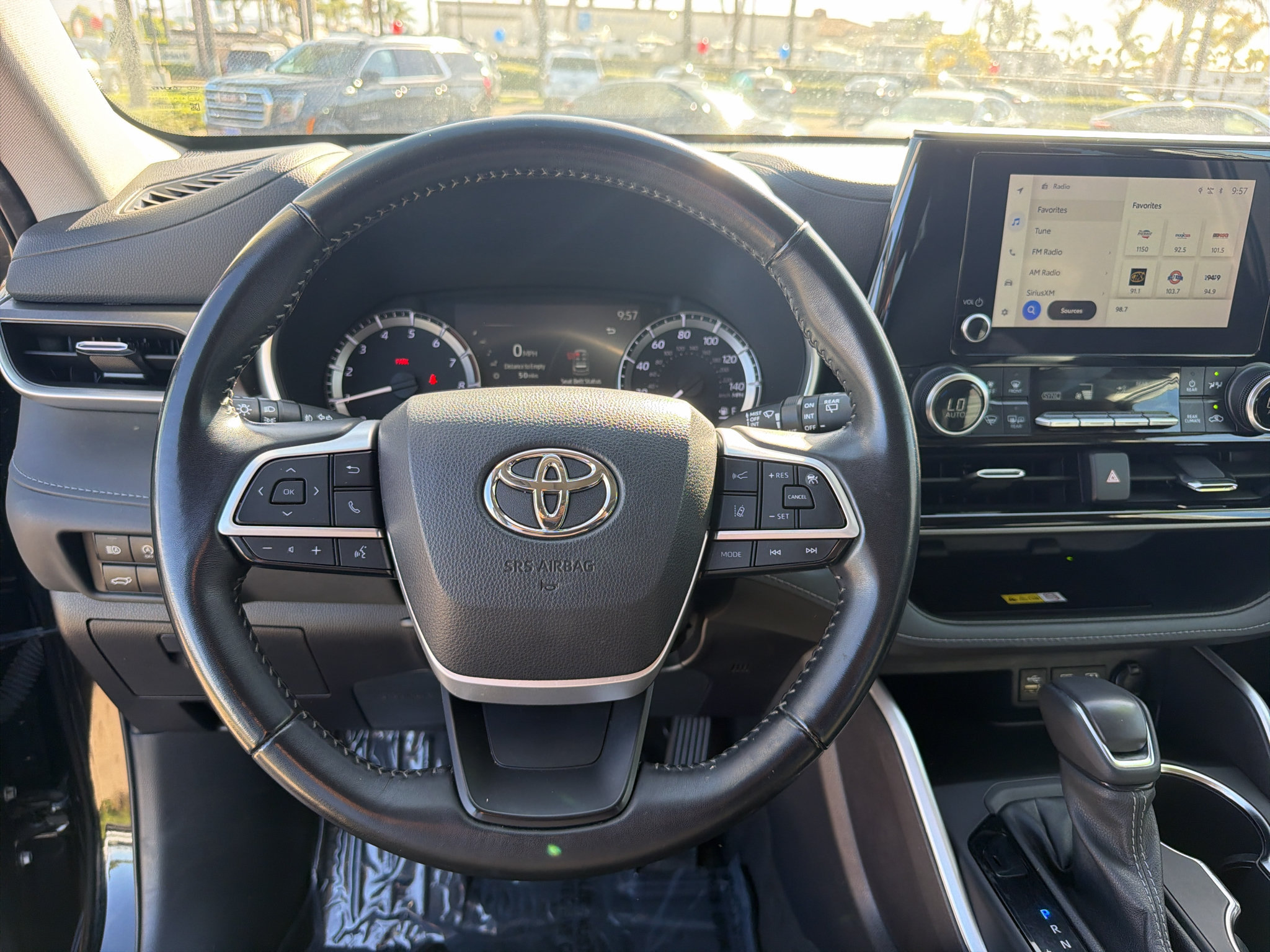 Used 2023 Toyota Highlander XLE FWD image 9