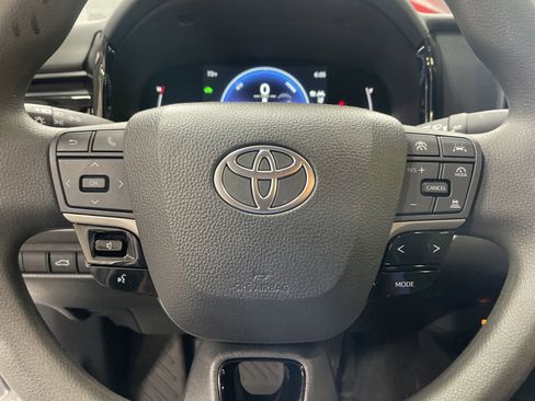 Used 2025 Toyota Camry LE w/ Convenience Package FWD image 18