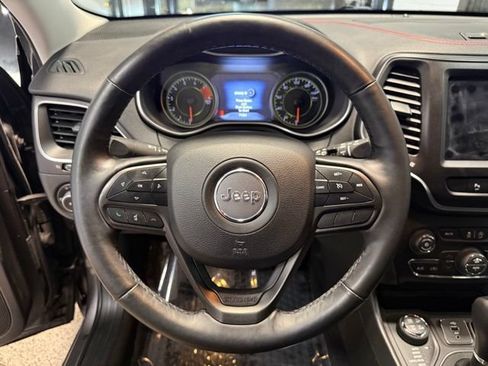 Used 2019 Jeep Cherokee Trailhawk w/ Comfort & Convenience Group AWD/4WD image 11