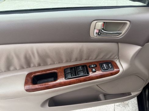Used 2004 Toyota Camry LE FWD image 17