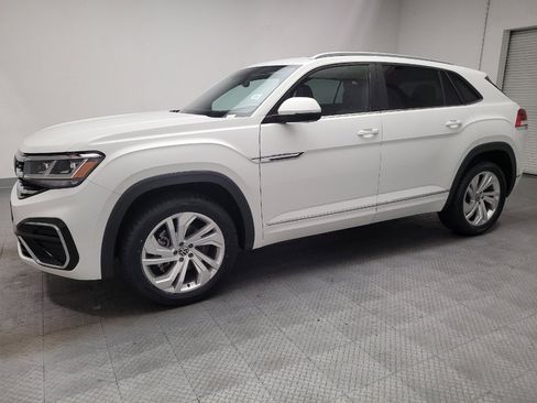 Used 2021 Volkswagen Atlas Cross Sport SE w/ Panoramic Sunroof Package FWD image 2