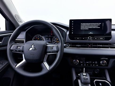 New 2025 Mitsubishi Outlander ES image 13