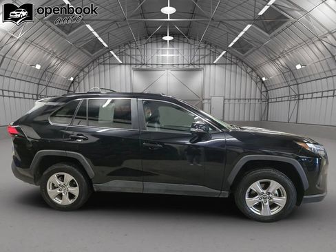 Used 2025 Toyota RAV4 XLE AWD/4WD image 4