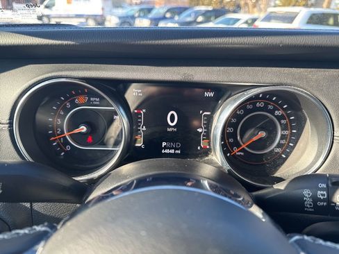 Used 2020 Jeep Wrangler Unlimited Sahara image 17