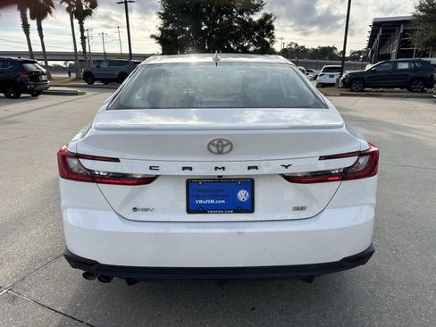 Used 2025 Toyota Camry SE image 6